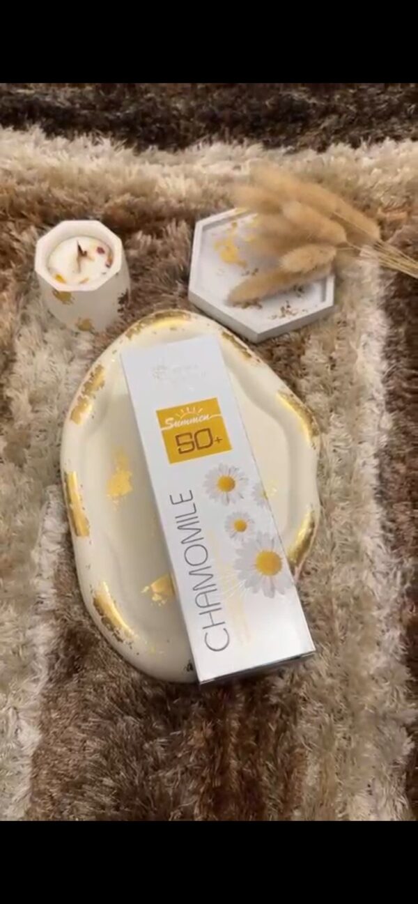Chamomile Whitening Sunscreen Spray - Image 3