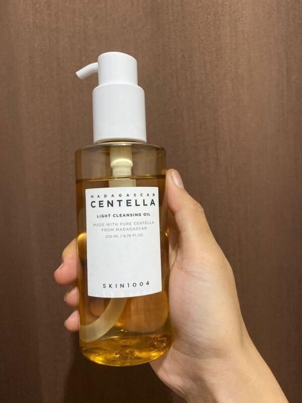 SKIN1004 Madagascar Centella Light Cleansing Oil 200ML - Image 2